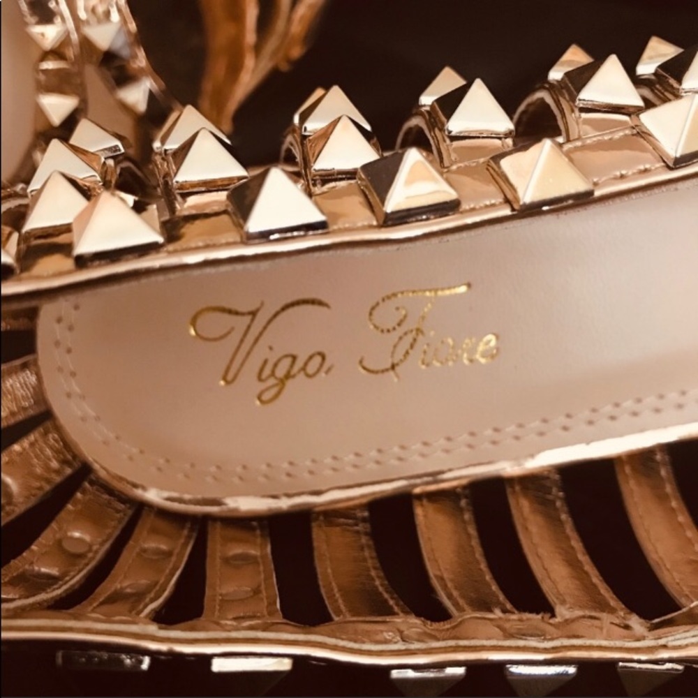 Vigo Fiore Gold Studded Heels NWB! - Picture 7 of 7